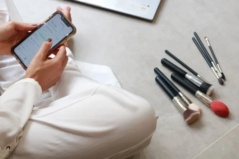 How to Match Makeup With Your Outfit Colors